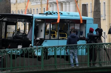 Au apărut imagini din interiorul autobuzului înainte de căderea sa în rîu la Sankt Petersburg 