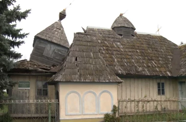 O biserică veche de peste două secole, riscă să se prăbușească