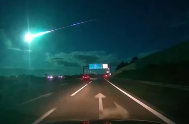 Огромный яркий метеорит пролетел в небе над Португалией