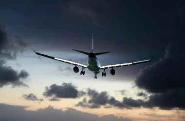 Clipe de groază pentru pasagerii unui avion, afectat de turbulențe în zbor: Sînt victime 