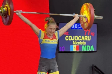 O sportivă din Moldova a cîștigat trei medalii de aur la Campionatul Mondial de Haltere 