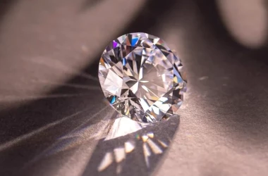 Oamenii de știință au creat diamante în cîteva minute. Care este metoda