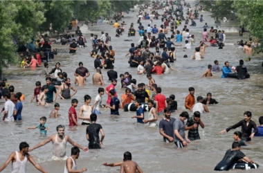 Căldura a cuprins o ţara din Asia de Sud: Mii de oameni au făcut insolaţie