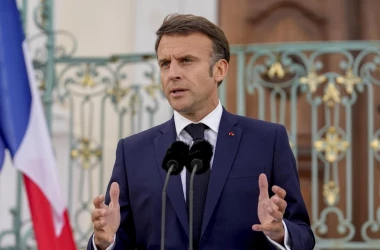 Macron: Ucraina ar trebui să primească permisiunea de a ataca baze militare în Rusia