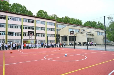 Terenul de sport al unui liceu din capitală, inaugurat după reabilitare totală