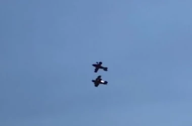 Două avioane de mici dimensiuni s-au ciocnit în aer în timpul unui show aviatic