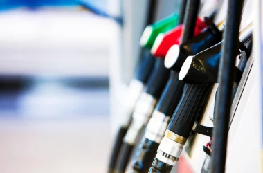 Cum se vor schimba mîine prețurile la carburanți în Moldova