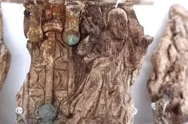 Археологи обнаружили шкатулку с изображением пророка Моисея
