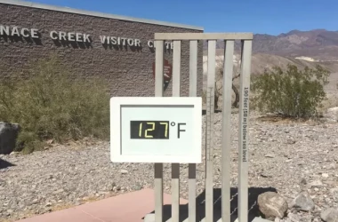 Pielea unui turist a început să se „topească” din cauza căldurii anormale în Valea Morții