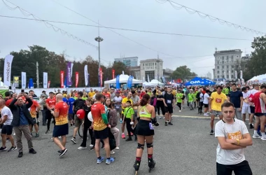 Mii de adulți participă astăzi la „Chișinău Marathon 2024”