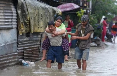 În urma inundațiilor în Nepal, multe persoane sînt date dispărute 