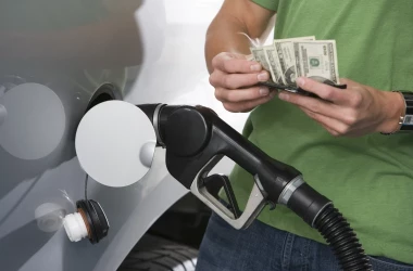 Prețurile carburanților în Moldova continuă să crească