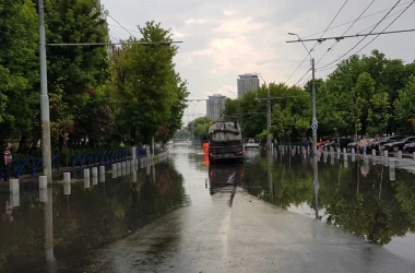 Cîți bani vor aloca autoritățile pentru repararea pagubelor cauzate de ploi