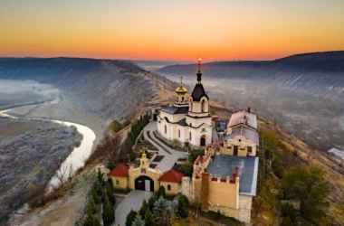 Top cele mai frumoase mănăstiri din R. Moldova, bune de vizitat 