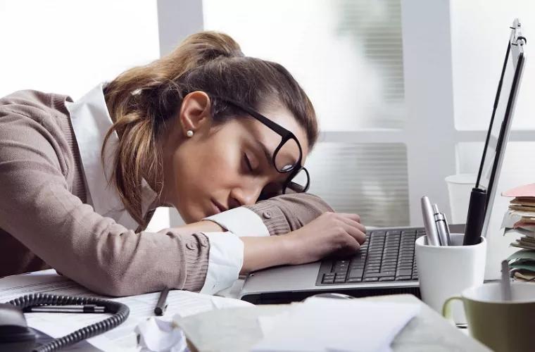 Ce semnifică starea de somnolență în timpul zilei