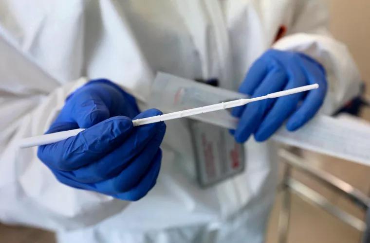 250 de australieni testați pentru coronavirus sînt chemați la analize pentru HIV