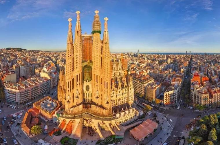 Fluxul de turiști în Spania a scăzut cu 87%