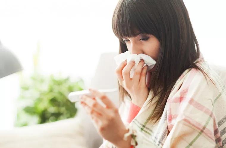 Infecțiile respiratorii acute de cauză virală: Cum le recunoaștem?