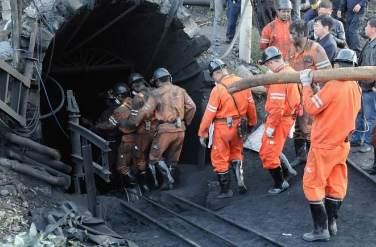 Minerii chinezi au dat un semn de viață la o săptămînă de la explozia care i-a îngropat în subteran