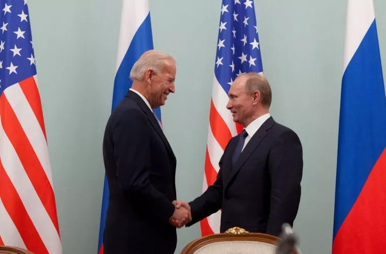 Joe Biden a discutat cu Vladimir Putin 