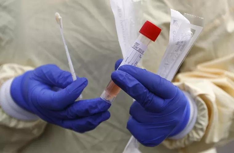 Probele pacienților moldoveni vor fi verificate în UE pentru tulpina "britanică" a coronavirusului