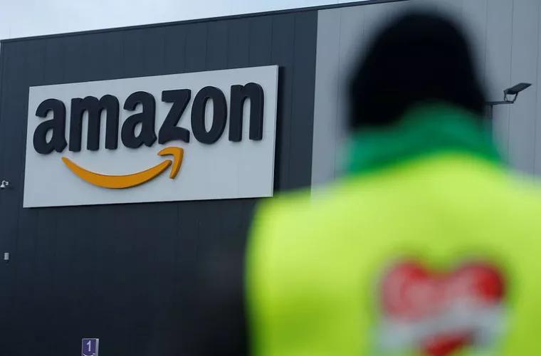 Amazon acuzat că își discriminează angajații