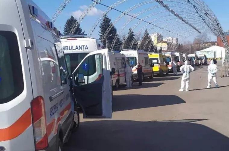 VIDEO cu zeci de ambulanțe care stau în rînd la centrul COVID-19 din capitală