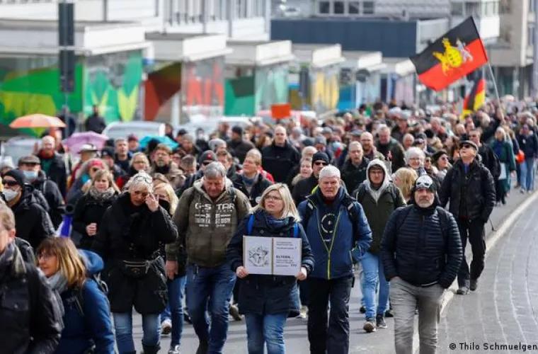 Proteste masive împotriva restricțiilor anti-COVID în mai multe state din Europa