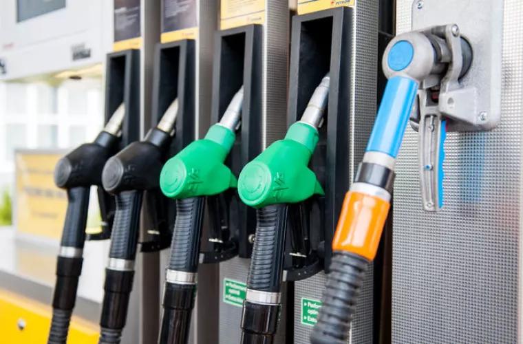 În lume petrolul se ieftinește, iar în Moldova prețurile carburanților au crescut la un nivel record