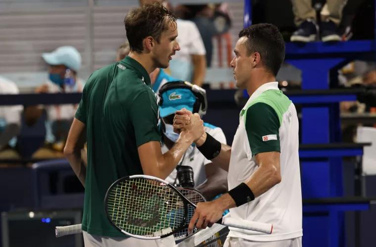 Даниил Медведев не прошел в полуфинал теннисного турнира в Майами 