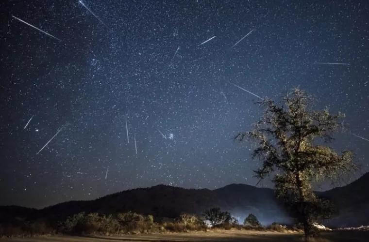 O ploaie masivă de meteori va lumina bolta cerească pe timp de noapte