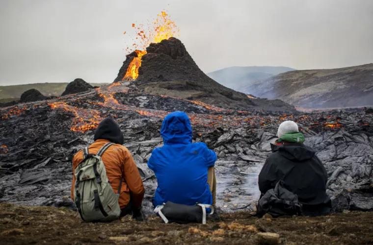 Peste 30 de mii de oameni au vizitat vulcanul Islanda în 2 săptămîni