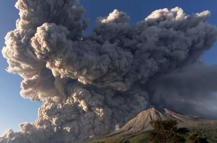 Vulcanul Sinabung din Indonezia a erupt de două ori