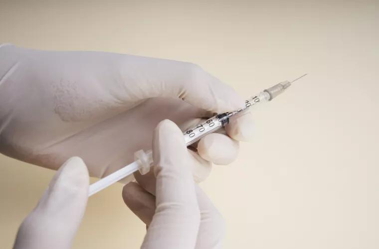 Autoritățile evită să vorbească despre refuzurile vaccinării anti-COVID-19