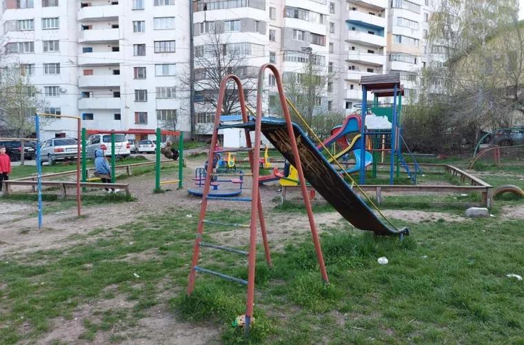 Chișinăuenii sînt șocați: Un teren de joacă a fost vîndut străinilor și dezvoltatorilor