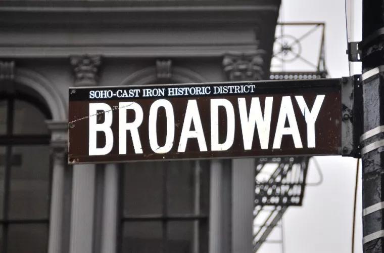 Broadway se redeschide în septembrie