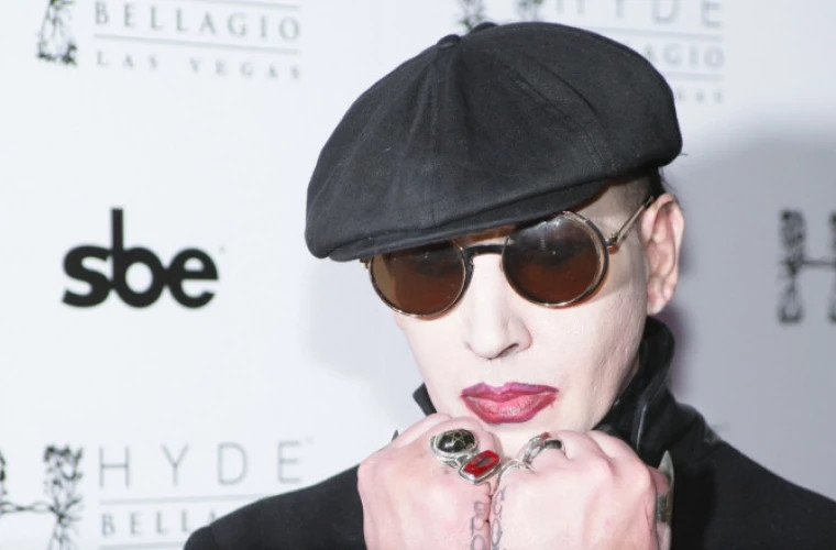 Poliția a emis mandat de arestare pentru cîntărețul Marilyn Manson