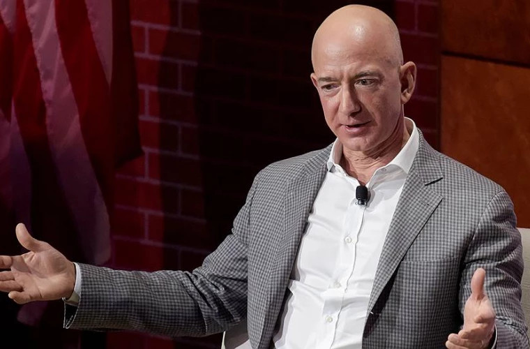 Jeff Bezos, fondatorul Amazon, renunţă la funcţia de director executiv