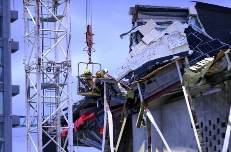 O clădire aflată în construcție s-a prăbușit peste muncitori în Belgia