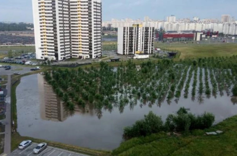 Наводнение в Минске: люди спасались на лодках