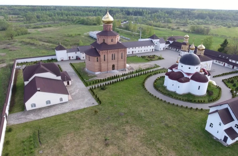 O mănăstire din Rusia construiește un complex rezidențial care va avea piscină și heliport