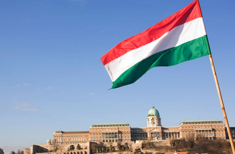 Ungaria permite de marţi intrarea vizitatorilor ruşi vaccinaţi, sperînd în revigorarea turismului