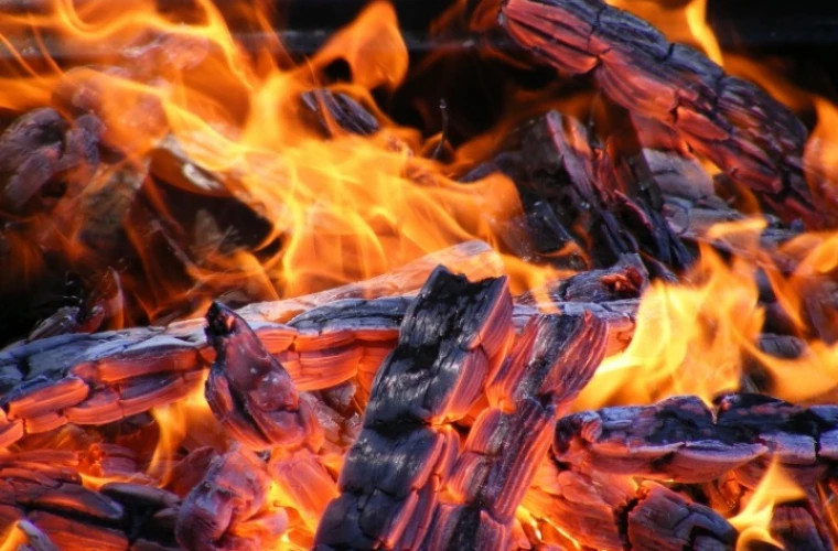 A fost descoperit pericolul gătitului la lemne și cărbuni