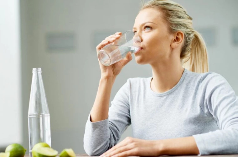 Хорошо или плохо пить 2 литра воды в день?