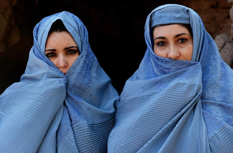 Tratamentul aplicat femeilor de către talibani va fi o 'linie roşie', previne ONU