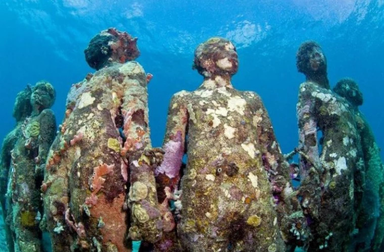 Захватывающие кадры с уникальным местом в Европе - подводным лесом из скульптур