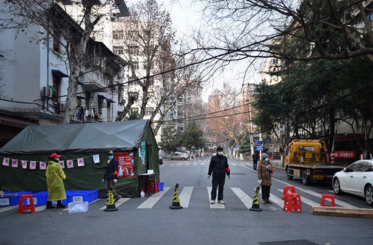 Un oraş chinez intră în lockdown după descoperirea a 35 de cazuri de COVID-19