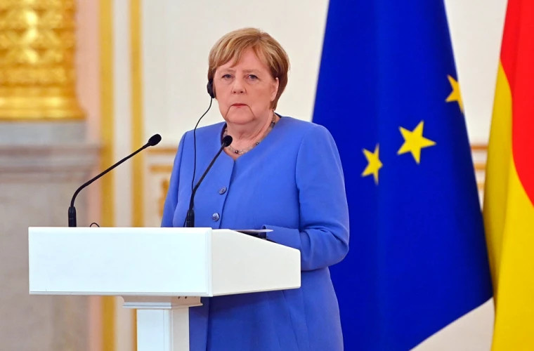 Conservatorii Angelei Merkel agită spectrul revenirii stîngii la putere