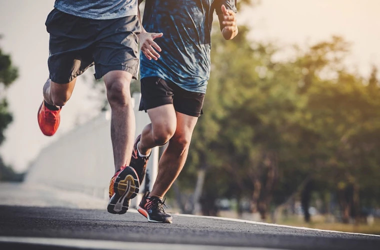 Studiu: De ce este bine să zîmbiți în timp ce alergați