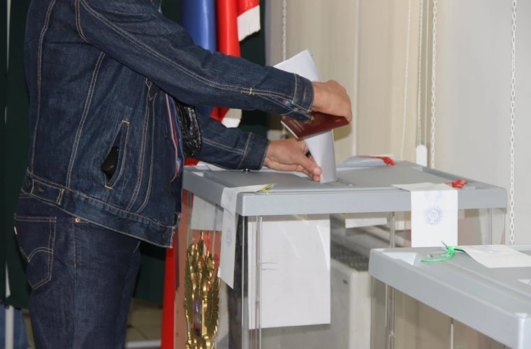 Как российские граждане голосуют в Кишиневе на выборах в Госдуму (ФОТО)